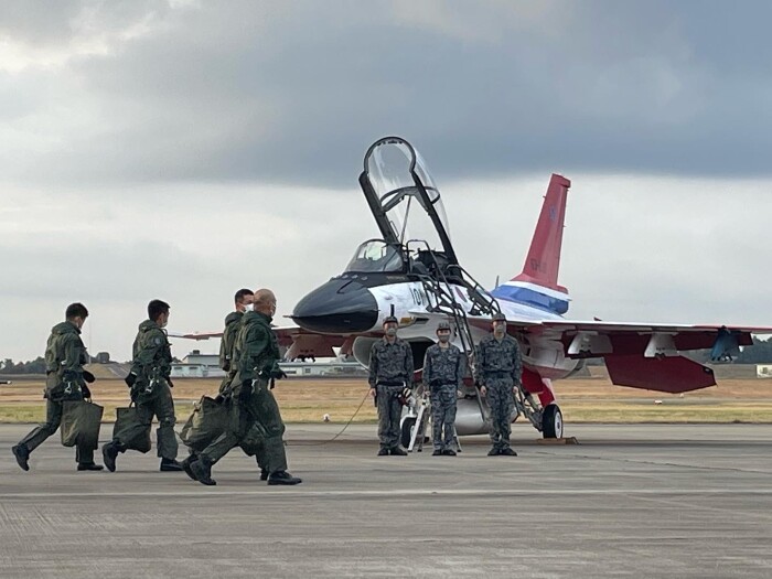 606AD4DC-17E6-445E-8813-E3FD1A205007