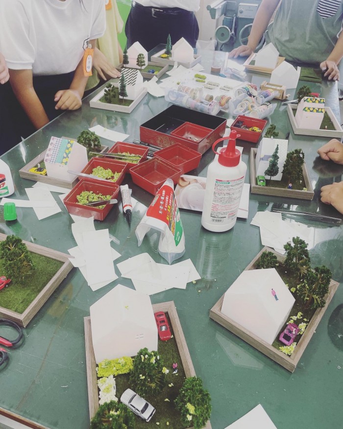 9CE6DE73-04FE-4433-B5AC-2B9DE4D54F21